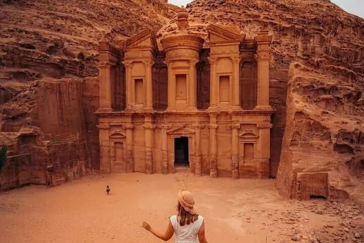 Imazhi - “Discovering the Ancient City of Petra”