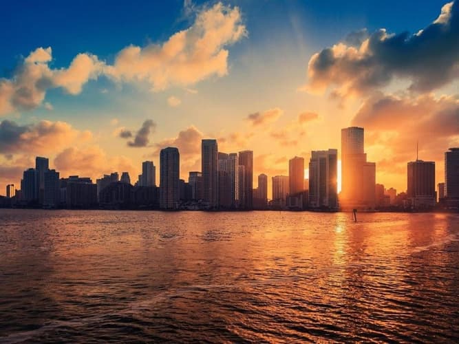 Image - Viajar te hace bien porque… cambias de rutina en Miami de compras