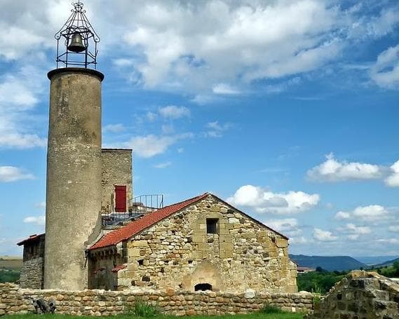 FRANCIA ESENCIAL: NATURALEZA, SABERES ANCESTRALES Y SABORES VIVOS