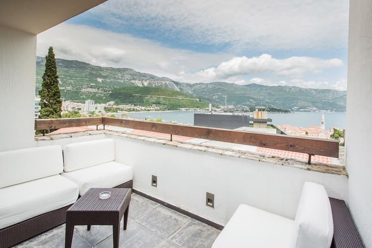 Imazhi - “Vera fillon në Avala Resort & Villas,Kotor*