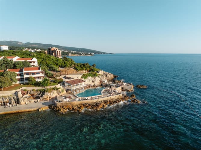 Imazhi -  Raddison Ruža Vjetrova: Destinacioni Ideal për Relaks dhe Aventurë