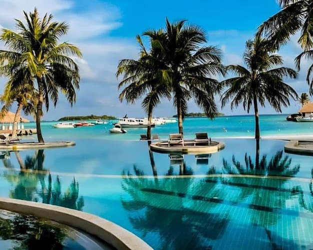 Image - Romantic Escape:  Holiday Inn Resort Kandooma Resort Maldives 