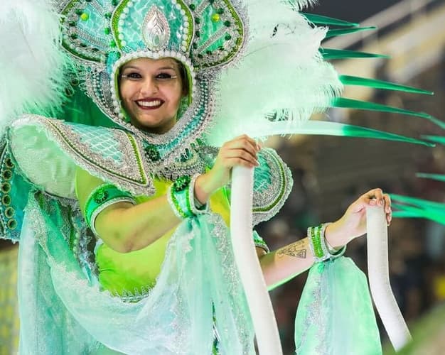 Imagen - Olinda Rio Hotel con Frisa + Traje para Desfilar