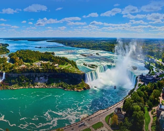 Immagine - Tra grattacieli e cascate americane