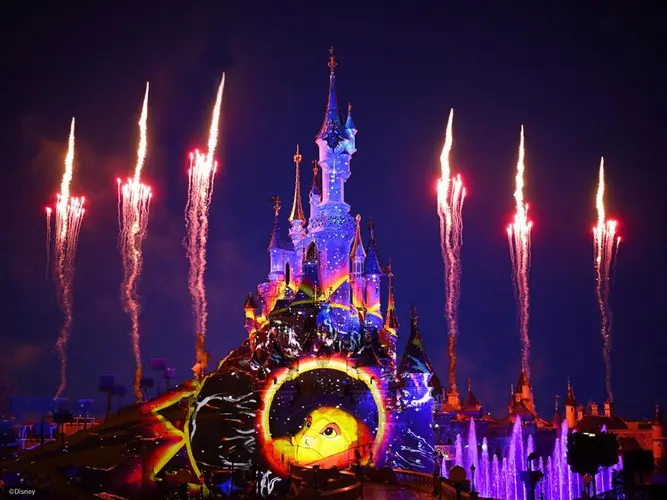 صورة - رحلة لشخصين بالغين إلى ديزني لاند® باريس