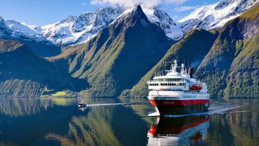 Croisière Côtière & Fjords de Norvège 2026