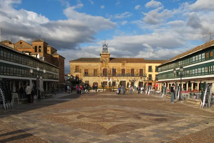 SKIES OF LA MANCHA AND EXTREMADURA: A JOURNEY BETWEEN HISTORY, FLAVOURS AND STARS
