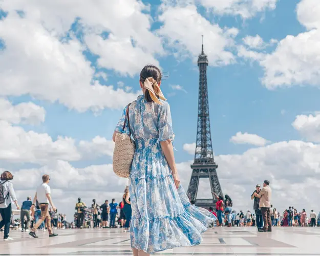 Boleto a Paris desde Santa Cruz