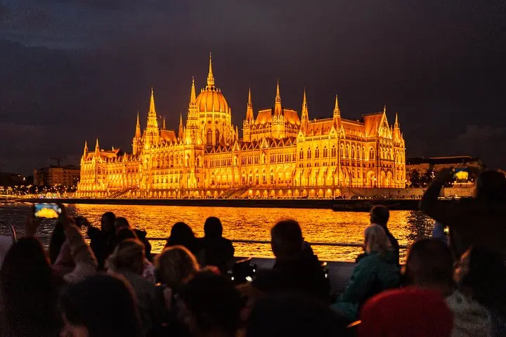 Imagen - Budapest, Hungary + Danube River Night Cruise