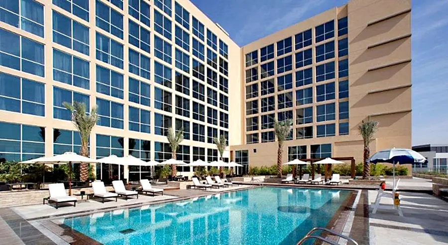 Imagem -  Luxury Family Stay at Yas Plaza Circuit. Journey from Riyadh to the Heart of Yas Island