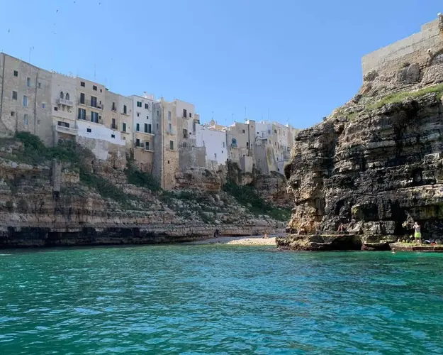  Polignano a Mare: estate tra grotte e magia