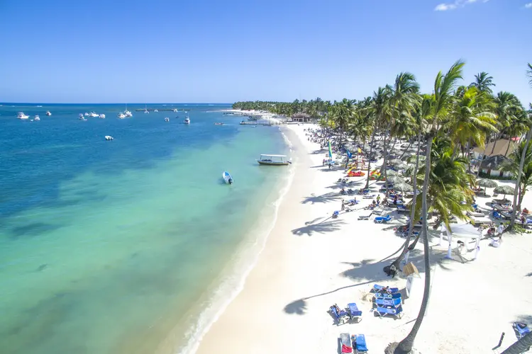 Sáb 14 Feb - BUE/PUJ + Hoteles en Punta Cana (FAMILY PLAN)