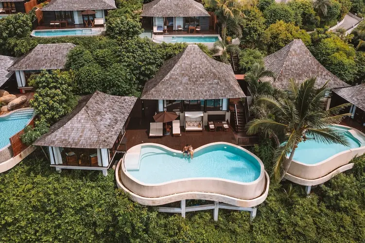 Private Palmen: Luxus-Poolvilla-Retreat in Thailand