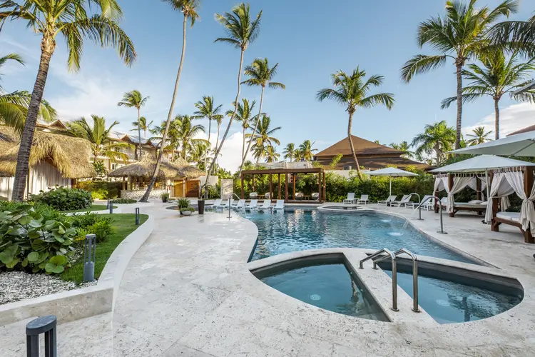 Vie 23 Ene - COR / PUJ + Hoteles en Punta Cana (FAMILY PLAN)