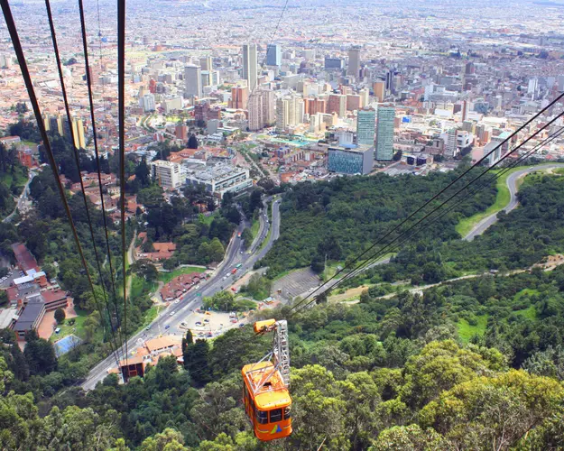 Boleto ida y vuelta a Bogotá desde Santa Cruz