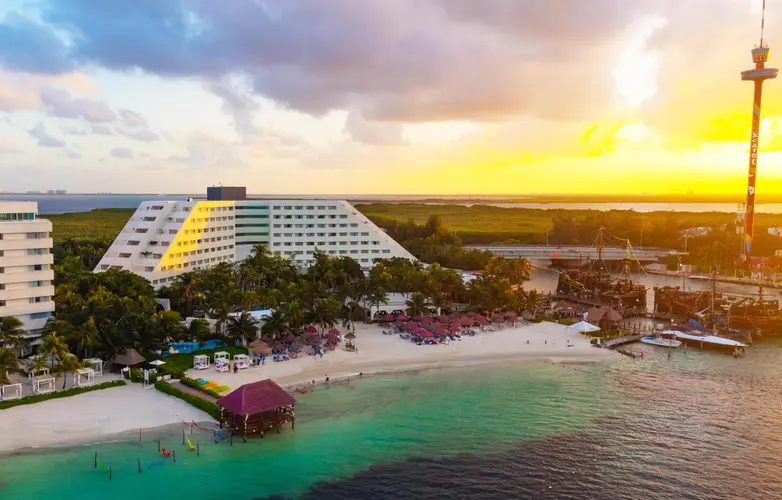 Paquete a Cancún desde SRZ | Oasis Palm 4*