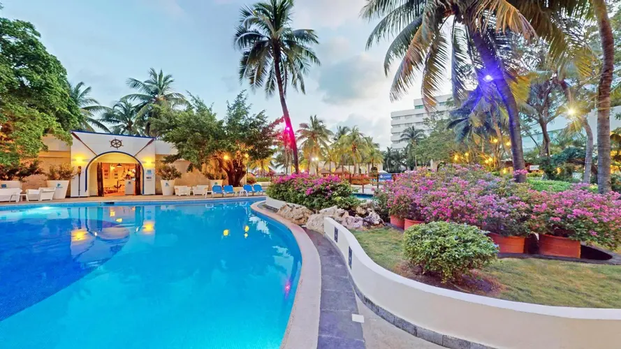 Paquete a Cancún | Oasis Palm 4*