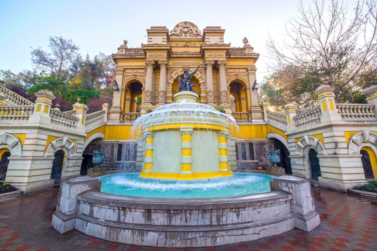 Tour por Lastarria y el cerro Santa Lucía