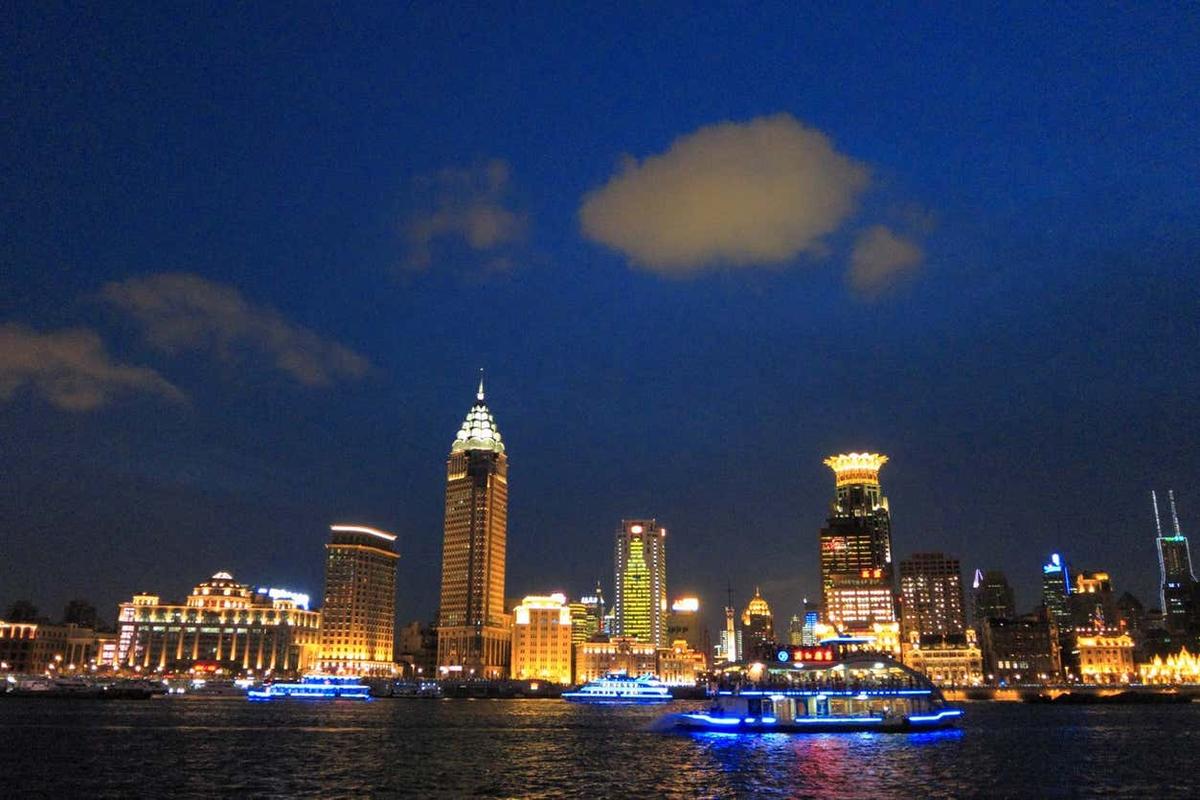 Shanghai Night Cruise + Nanjing Road Tour