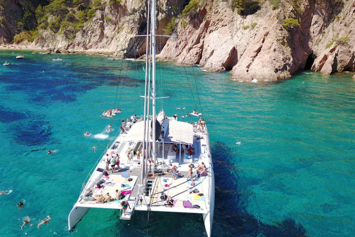 Paseo en catamarán por la Costa Brava
