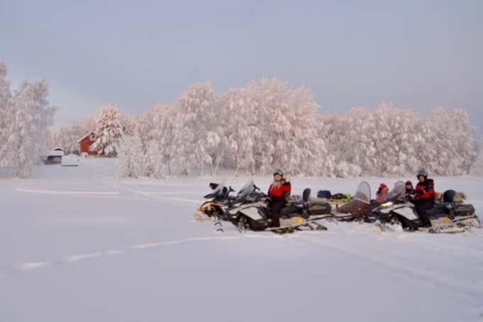 Paseo en moto de nieve + Pesca en el hielo