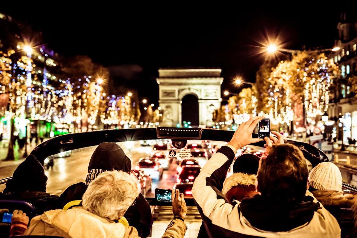 Christmas Bus Tour in Paris