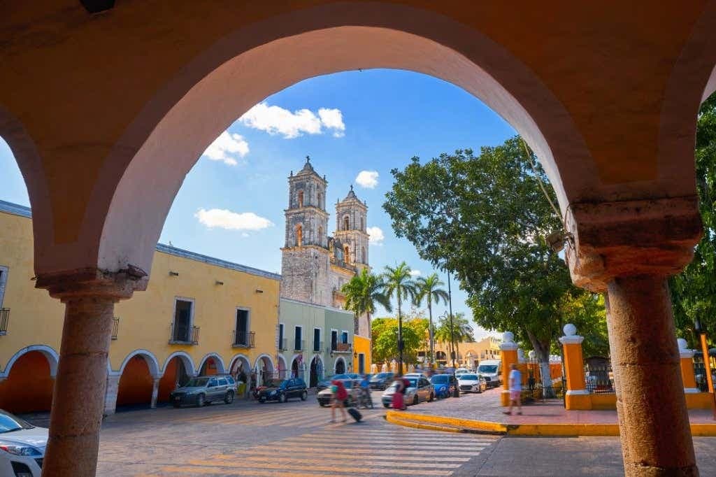 Excursión a Chichén Itzá y el cenote Saamal + Visita a una galería de arte