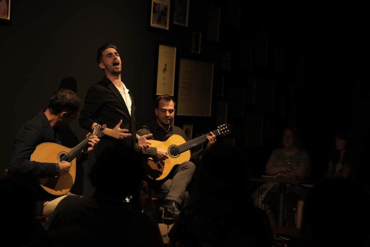 Espectáculo de fado en el Ideal Clube