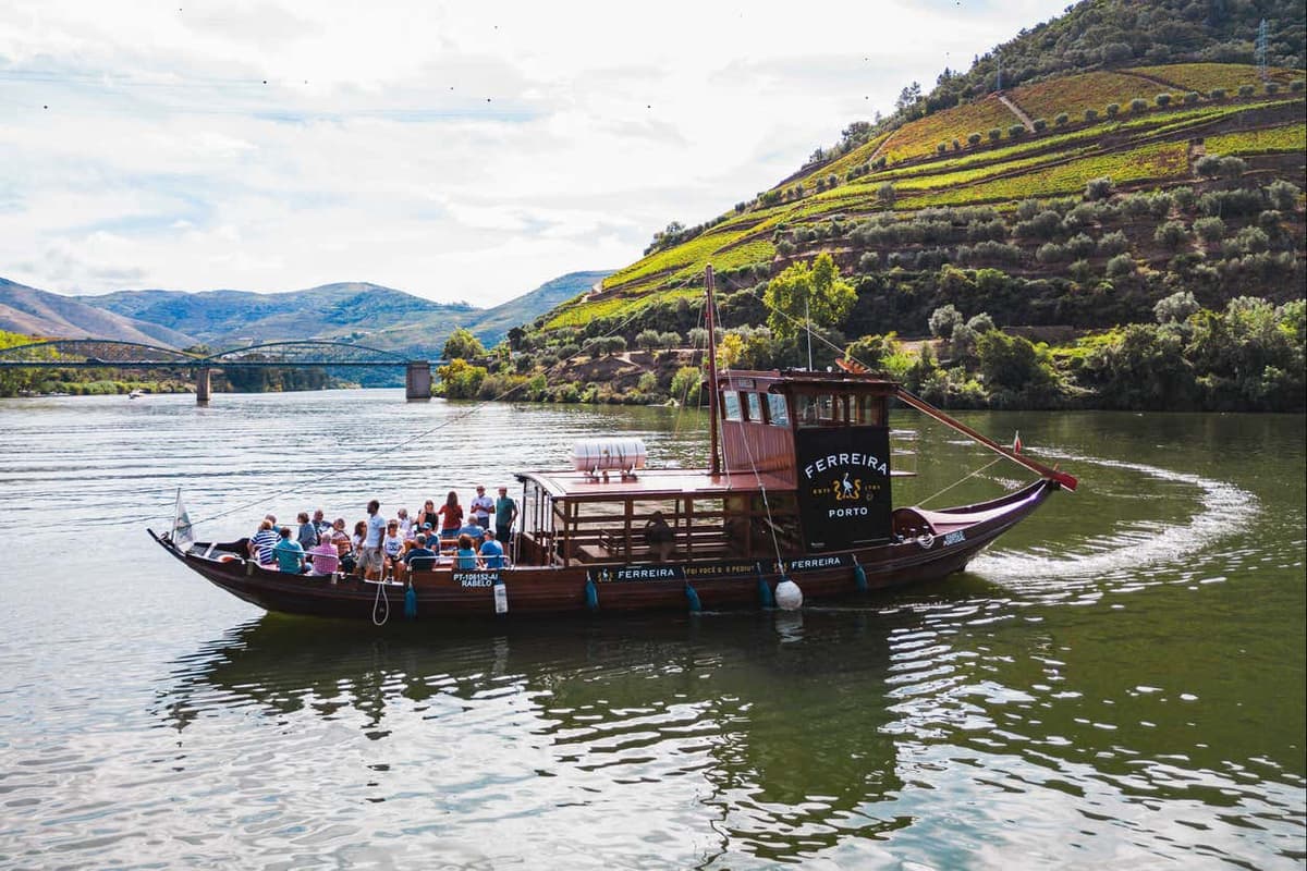 Passeio de barco pelo rio Douro