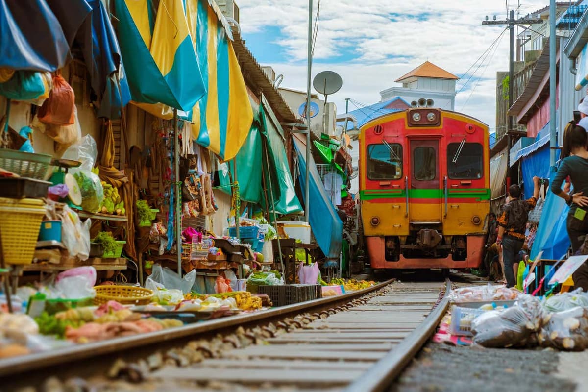 Escursione al mercato sui binari e galleggiante + Parco storico di Ayutthaya