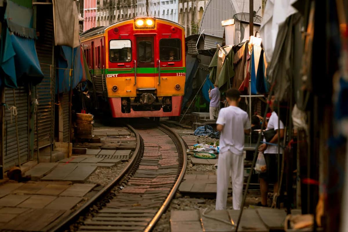 Escursione al mercato sui binari e galleggiante + Parco storico di Ayutthaya