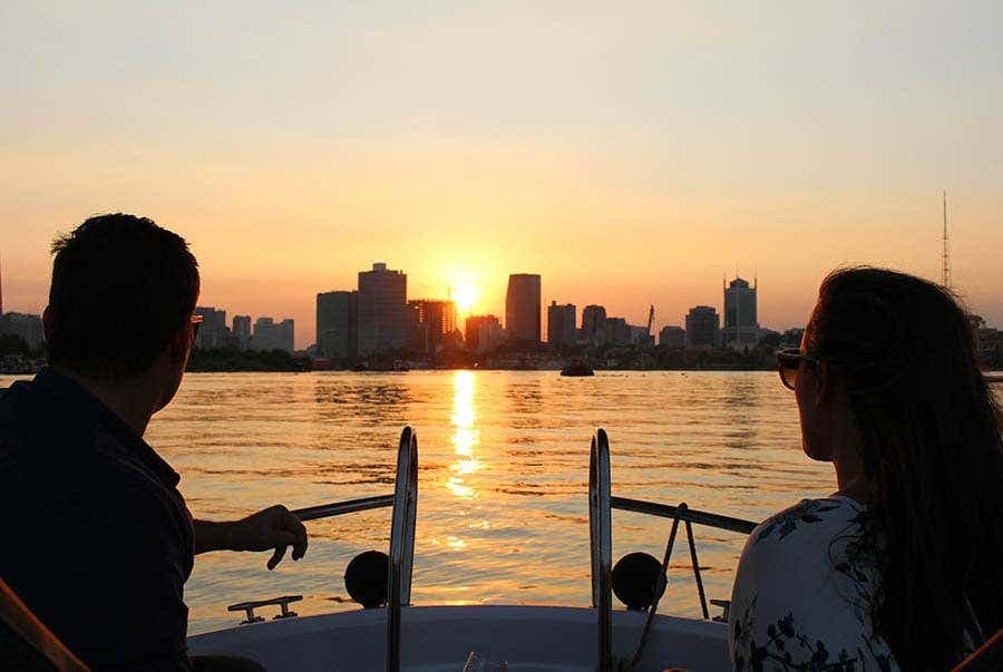 Crociera sul fiume Saigon al tramonto