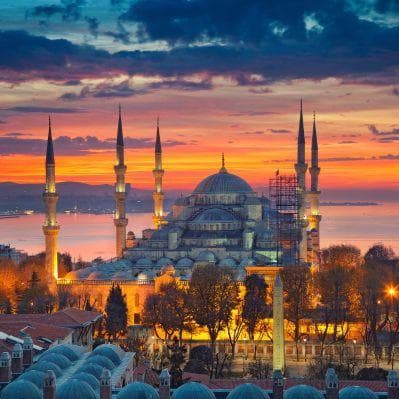 La suggestiva Moschea Blu con i colori del tramonto - Istanbul