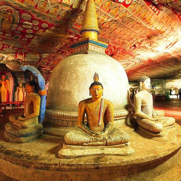 Dambulla Golden cave temple entrance - Sigiriya