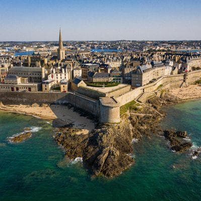 Saint-Malo, la roccaforte dei Corsari, protesa sul Canale della Manica - Saint-Malo
