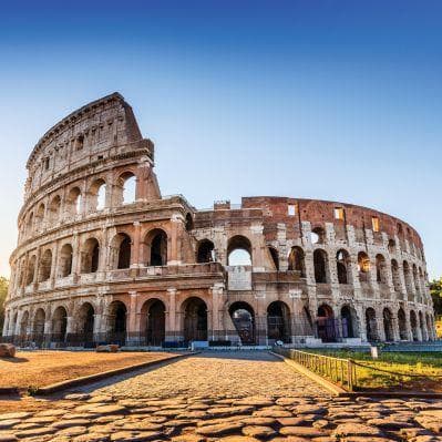 L’Anfiteatro Flavio, meglio noto come Colosseo, fra le sette meraviglie del mondo moderno - Roma
