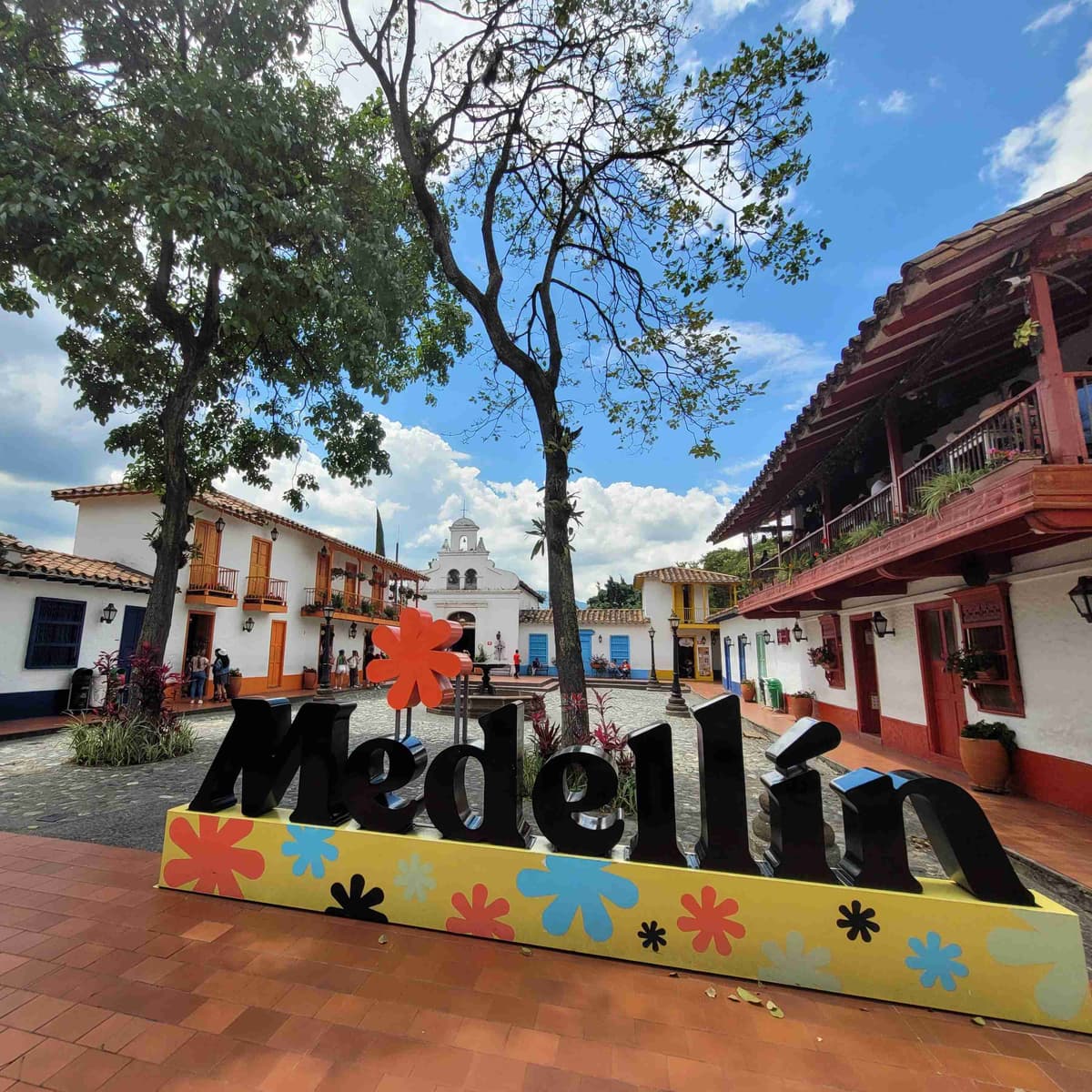 Dia 2: Medellín - City Tour com a Comuna 13 e jantar no “Provenza”. - Medellín