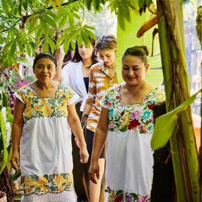 Visita della comunità Maya di Yaxunah con pranzo tipico a base di “cochinita pibil” cotta in forno sotterraneo - Merida