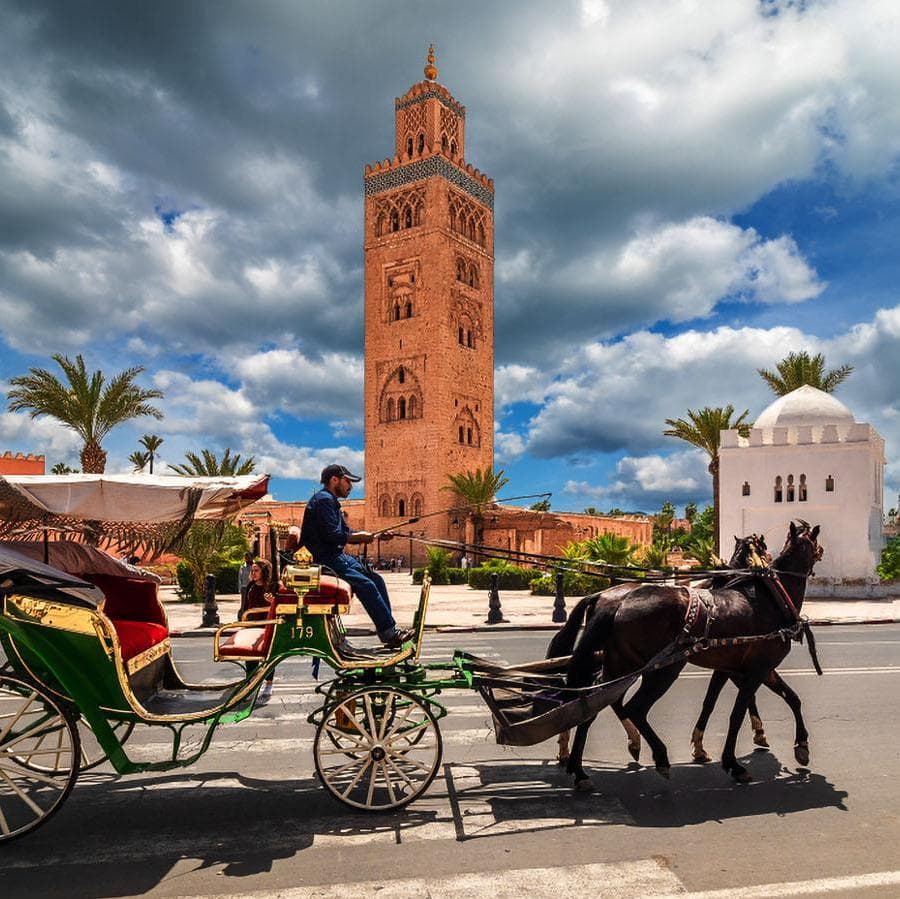 Night ride in horse carriages - Маракеш