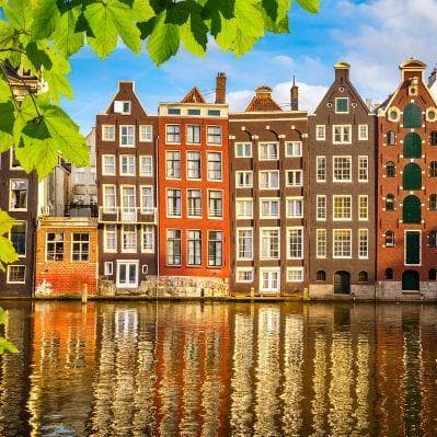 L’originale architettura delle case di Amsterdam affacciate sui canali - Amsterdam