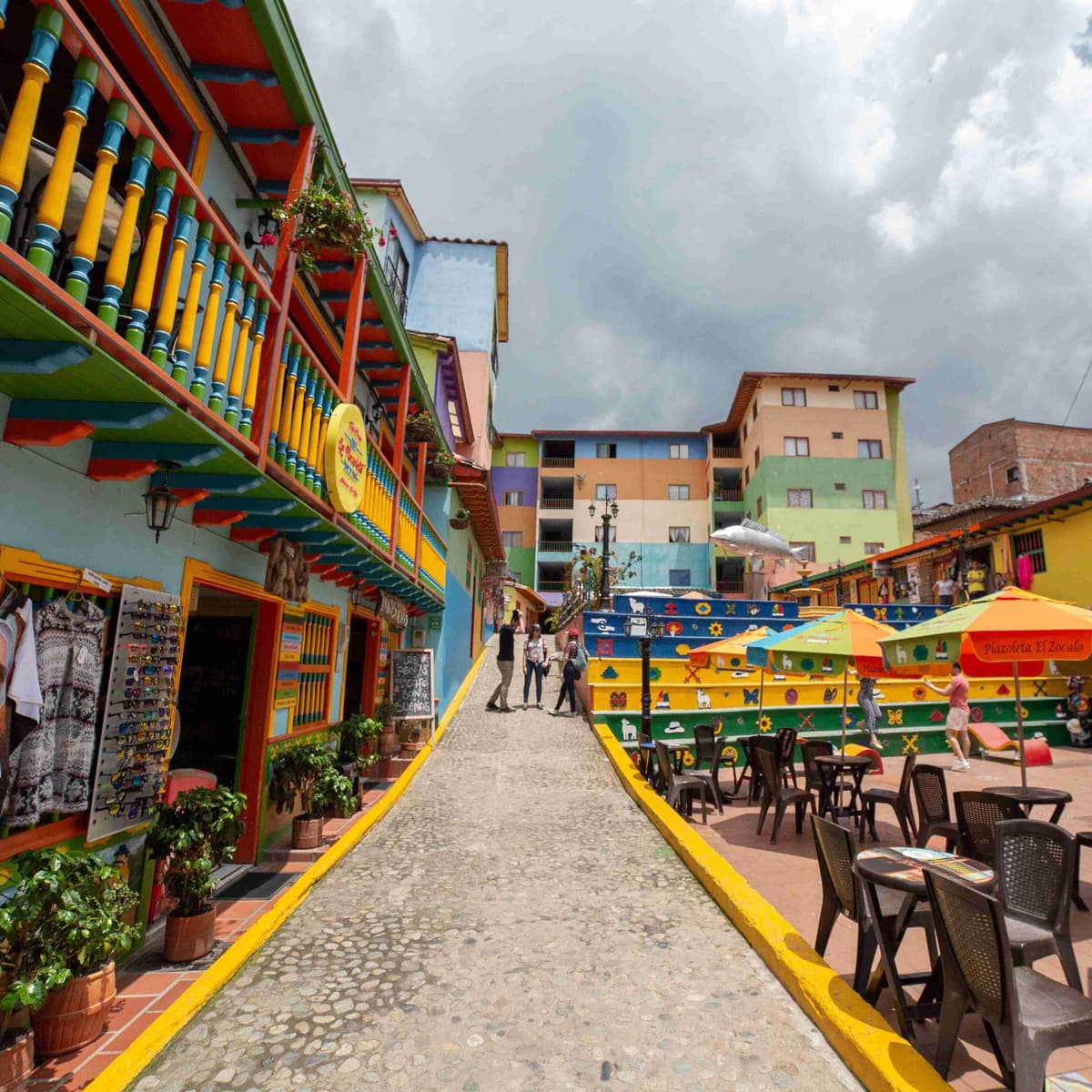 Dia 6. Medellín - Tour Guatapé e Piedra del Peñol - Medellín