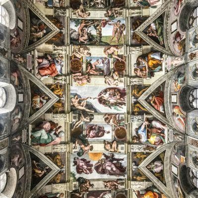 La Cappella Sistina e le innumerevoli, preziose opere d’arte custodite nei Musei Vaticani  - Roma