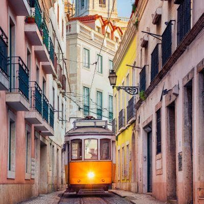 In giro per la città a bordo dei caratteristici tram - Lisbon