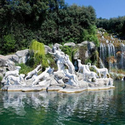 La Reggia di Caserta, capolavoro dell'architetto Luigi Vanvitelli, uno dei più grandi palazzi reali al mondo - Caserta