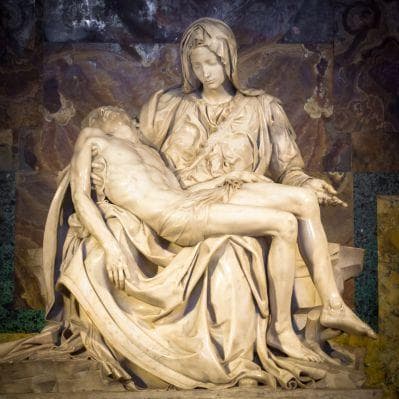 Uno dei capolavori di Michelangelo, la “Pietà”, da ammirare all’interno della Basilica di San Pietro  - Roma