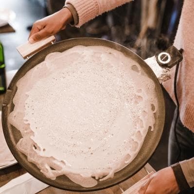 Preparazione dell’injera, una sorta di “piadina” che è base dell’alimentazione etiope - Addis Abeba