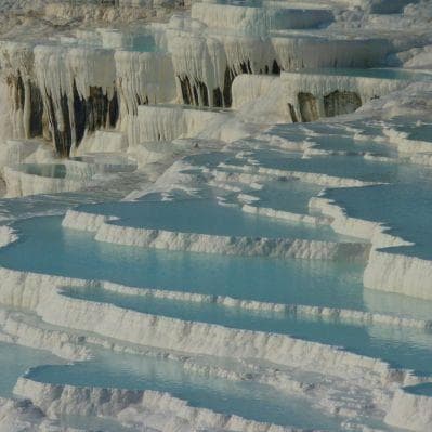 Immergere i piedi nelle Cascate Pietrificate di Pamukkale - Pamukkale
