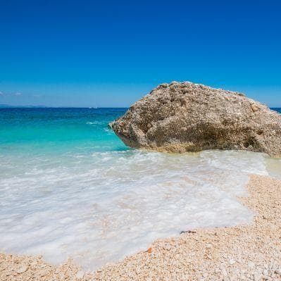 Le acque limpide di Cala Gonone, lungo la costa centro orientale della Sardegna - Cala Gonone