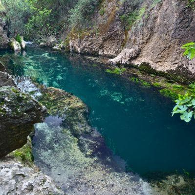Le sorgenti di Su Gologone, fonte carsica tra le più scenografiche dell’isola - Cala Gonone