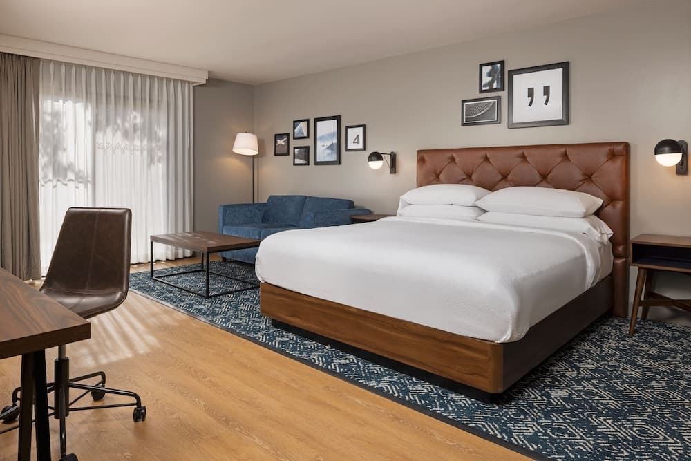 Four Points by Sheraton Bakersfield